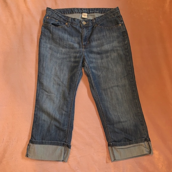 MERONA•mid rise•capris - Picture 6 of 8